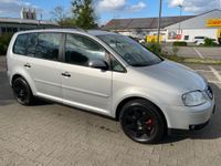 VW Touran Silber Hessen - Gelnhausen Vorschau