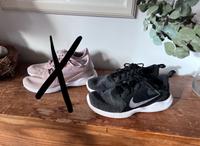 Nike Sneaker Sportschuhe schwarz rosa 40 40,5 Niedersachsen - Wendeburg Vorschau