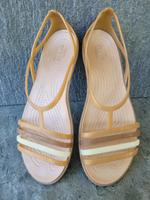 Crocs Isabella Sandalen W8  38/38,5 Niedersachsen - Bissendorf Vorschau