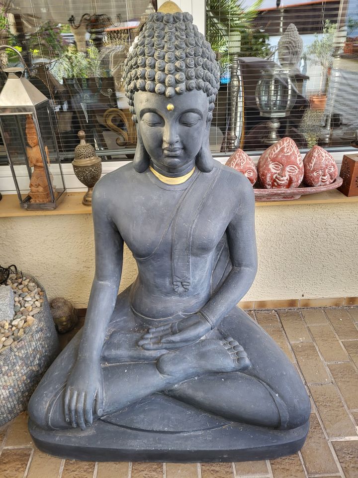 Buddha sitzend, Gartendeko sehr groß in Landau in der Pfalz