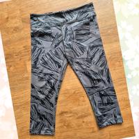 Zumba Fitness Capri Leggings Größe S Grau Print 3/4 Niedersachsen - Bad Pyrmont Vorschau