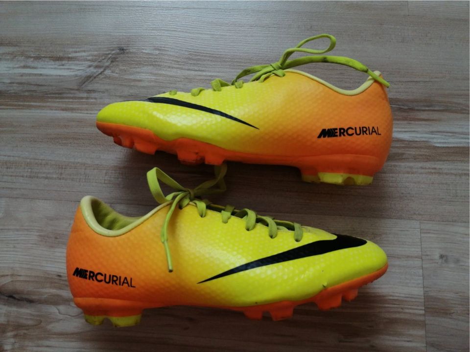 Nike Fußballschuhe Mercurial mit Nocken Gr. 33,5 in Rudersberg