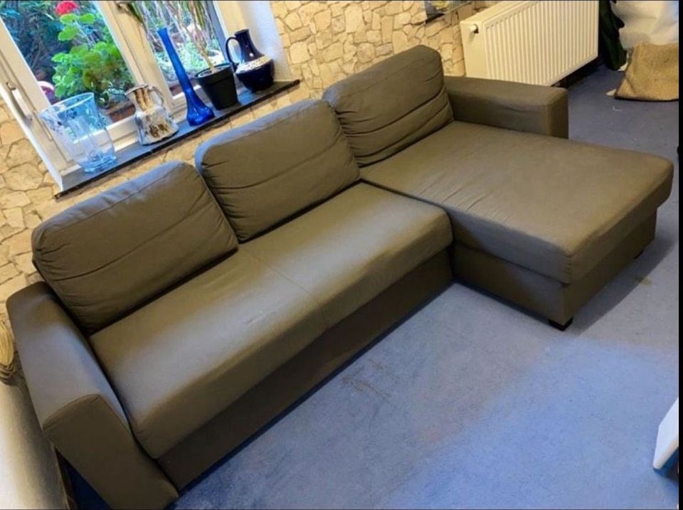 Graue L - Couch mit Schlaffunktion und Stauraum in Mönchengladbach
