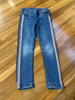 Jeans mit Glitzerstreifen Größe 110 C&A Baden-Württemberg - Weissach Vorschau