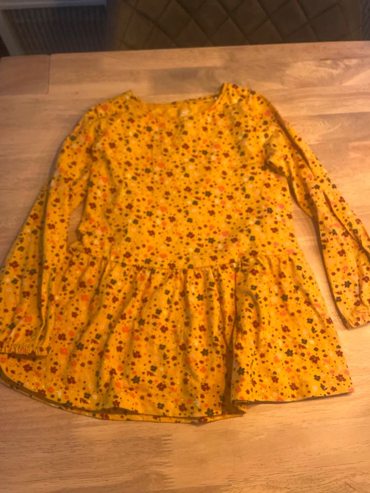 Pullover Kleid in gelb mit Blumen 122 in Bremen