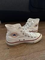 Converse Sneaker Chucks weiß Gr. 37,5 Top Zustand Kreis Pinneberg - Uetersen Vorschau