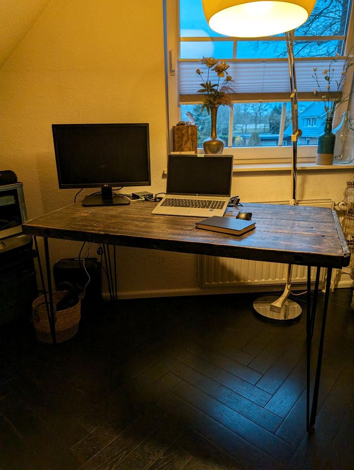 Schreibtisch, Esstisch, Beistelltisch in Rastede