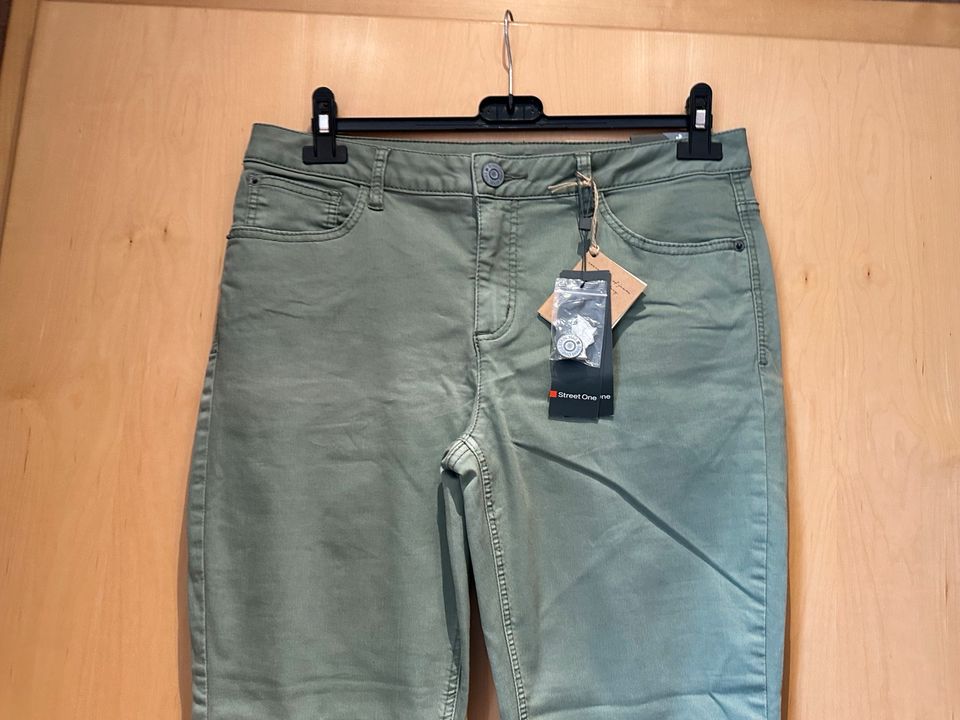 Street One Jeans Hose Khaki Enny 42 44 Neu mit Etikett in Minden