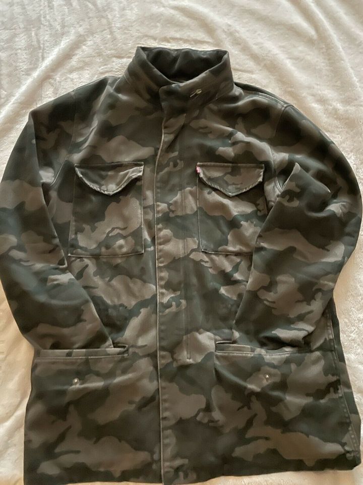 Levis Herren Washed Cotton Camouflage Parka Jacket Anorak in Berlin