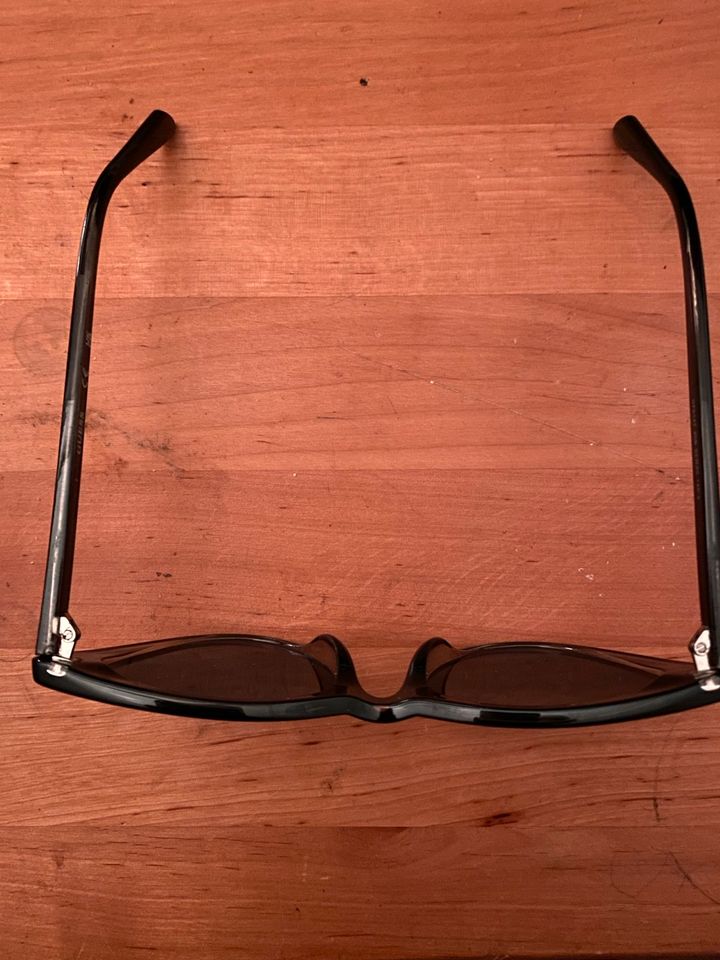 Guess Damen Sonnenbrille, leichte Gebrauchsspuren in Wallerfangen