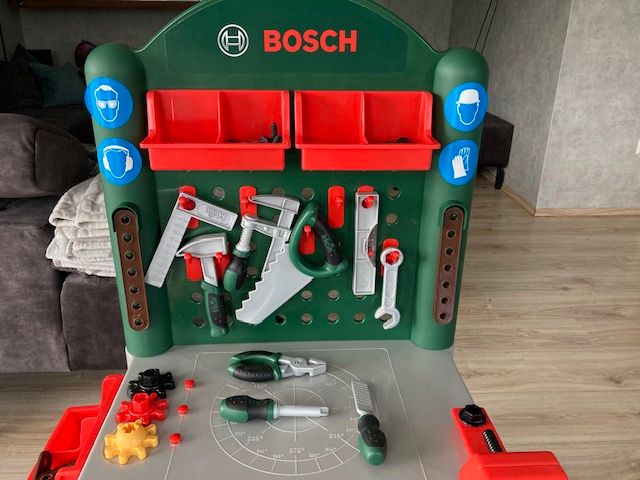 Klein Theo Bosch Kinder Werkbank mit Werkzeug und Zubehör in Trendelburg
