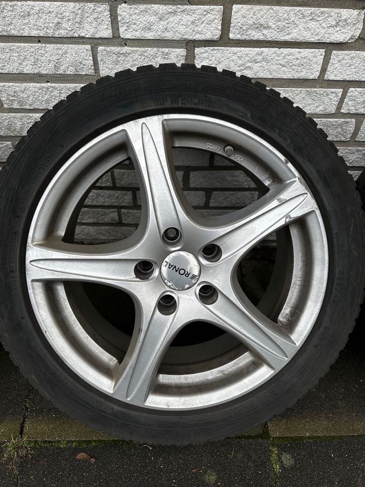 Winterreifen auf Alufelge Kia Ceed Plugin -Falken 225/45 R17 94V in Hamburg