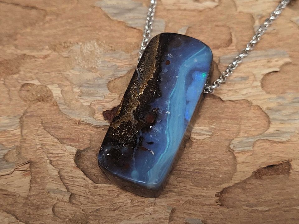 Boulder Opal Anhänger Square gebohrt in Aubstadt