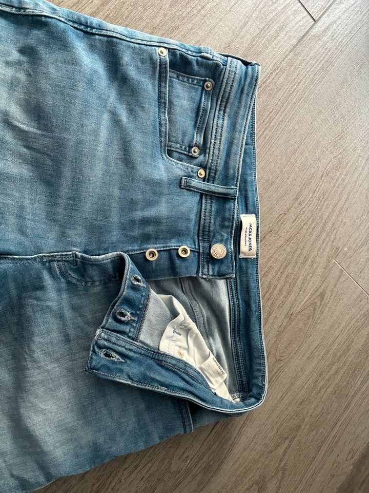 Jeans- Short ( Kinder ) , hellblau, Marke : Jack & Jones, M/170 in Tarmstedt