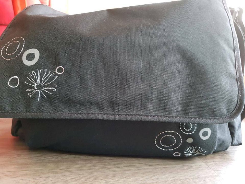 Wickeltasche zur Befestigung am Kinderwagen/Buggy (schwarz) in Mainz