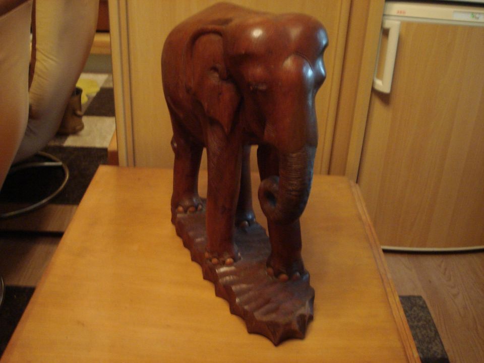 Holzelefanten, Elefant ( 2 zusammen100 € ) ca. 18 / 1o kg in Berlin