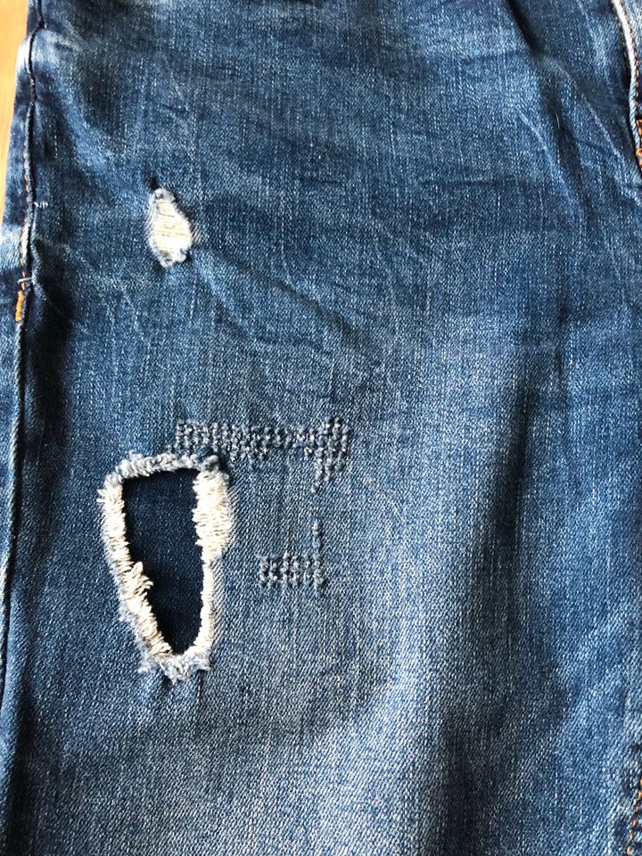 Destroyed-Jeans, Review, Gr. 28/short, neu mit Etikett in Hückeswagen