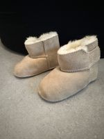 Lammfell Boots Größe 22/23, beige, wie Neu! Nordrhein-Westfalen - Neukirchen-Vluyn Vorschau