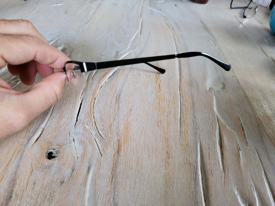 Brillengestell schwarz metall in Gomaringen