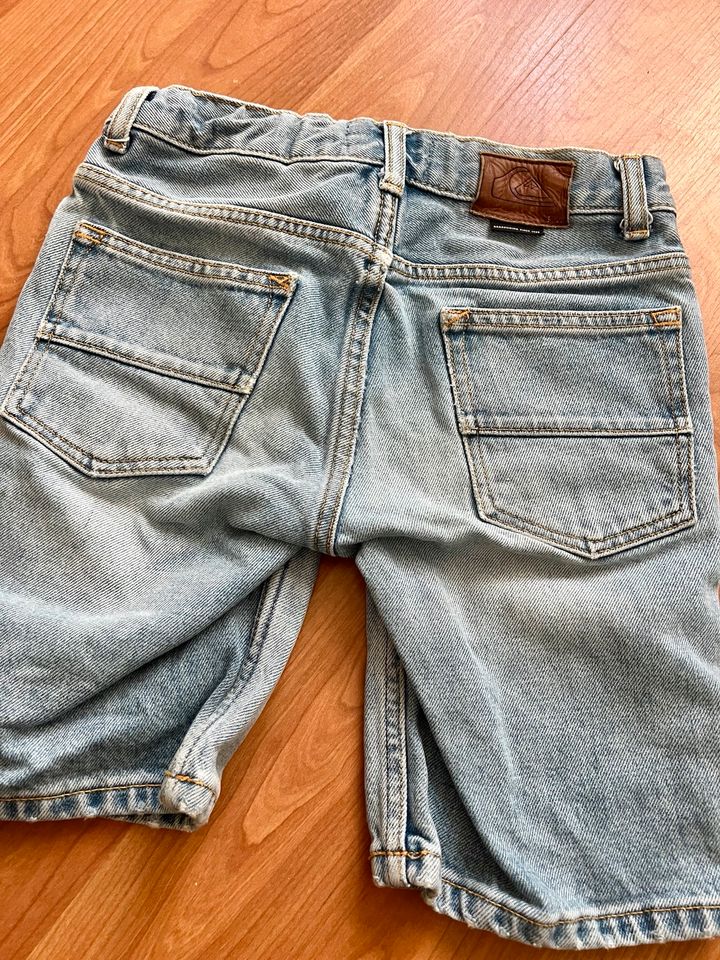 Quiksilver Jeans-Shorts Bermudas Gr. 10 in Frankfurt am Main