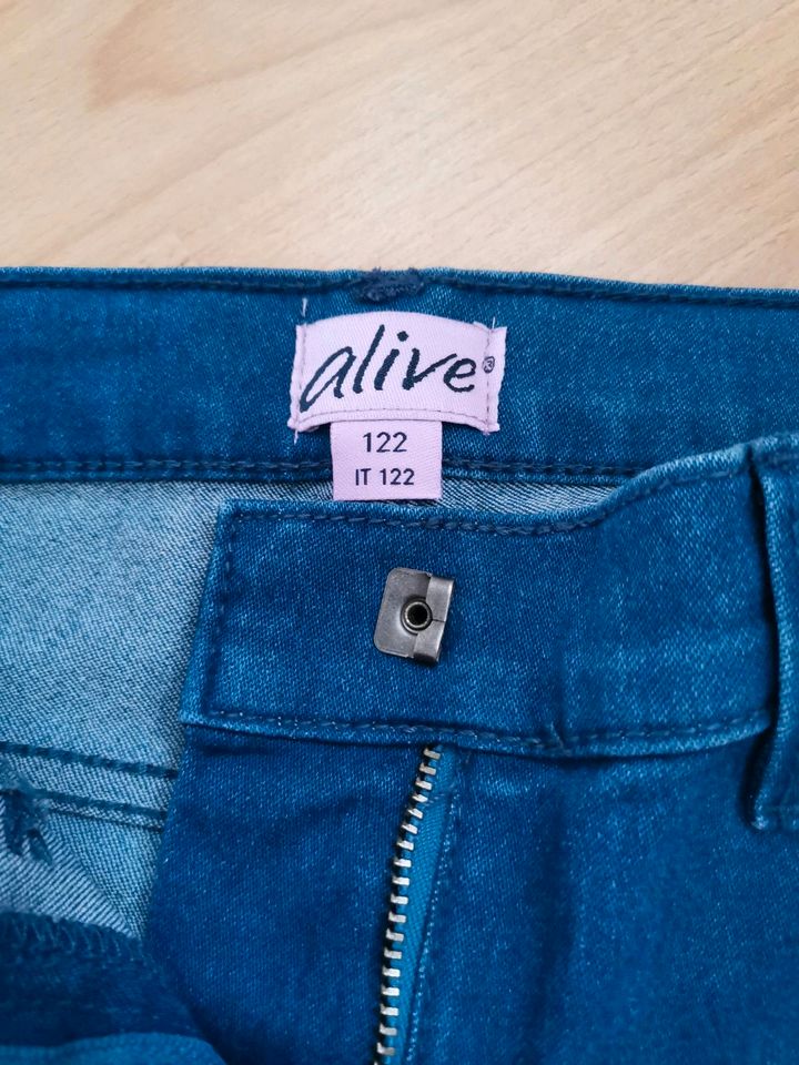 Mädchen Jeans in Grösse 122  Neuwertig in Oberhausen