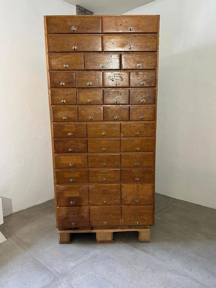 Schubladenkommode, Holzschrank in Schöffengrund