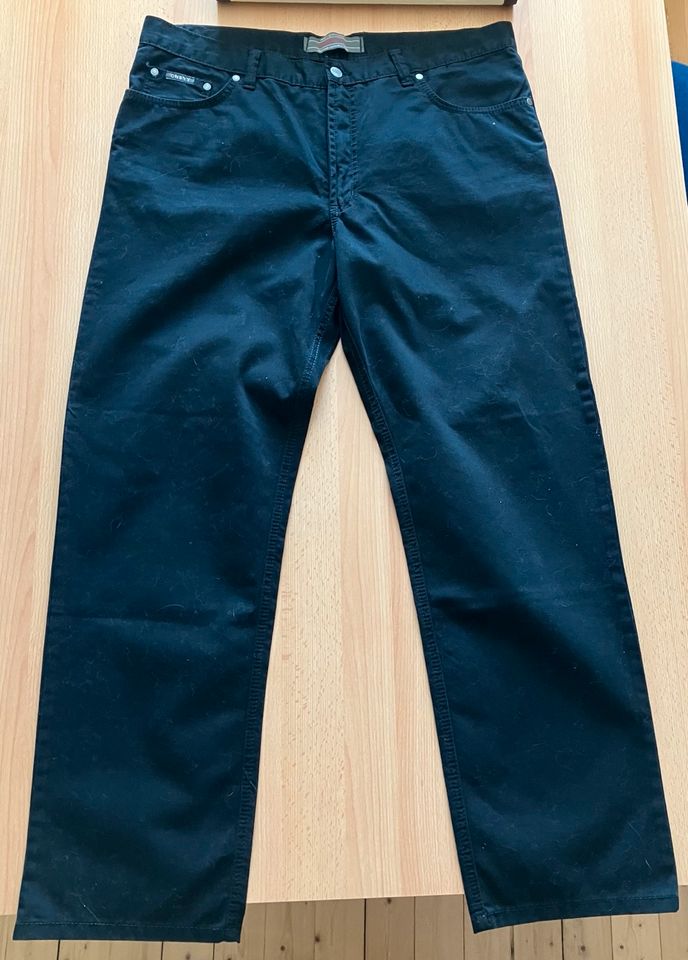 Schwarze Herrenjeans - in W38 L32 - wie neu in Reifenberg