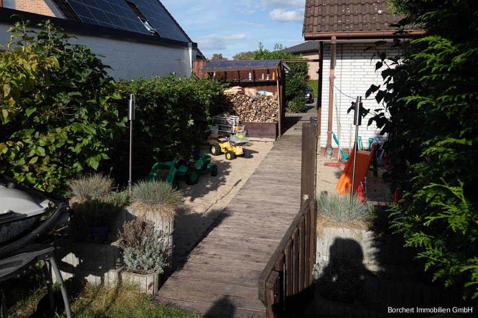 3-Familienhaus mit einer freien Wohneinheit zu verkaufen in Bönningstedt
