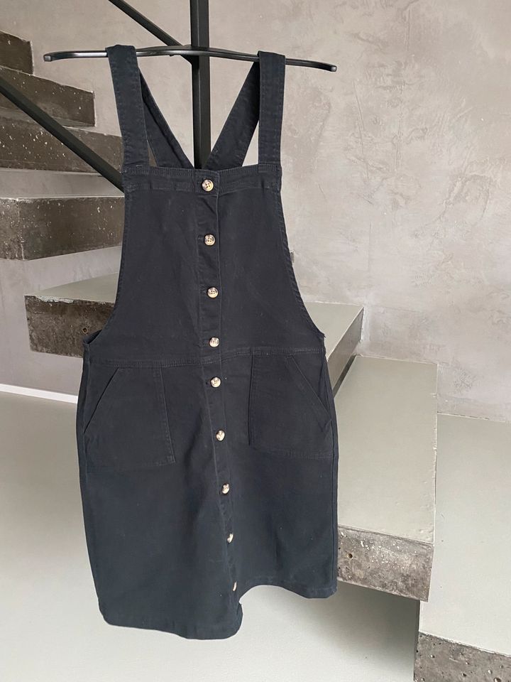 H&M schwarzes Jeans-Latzkleid in S neuwertig in Ohlsbach