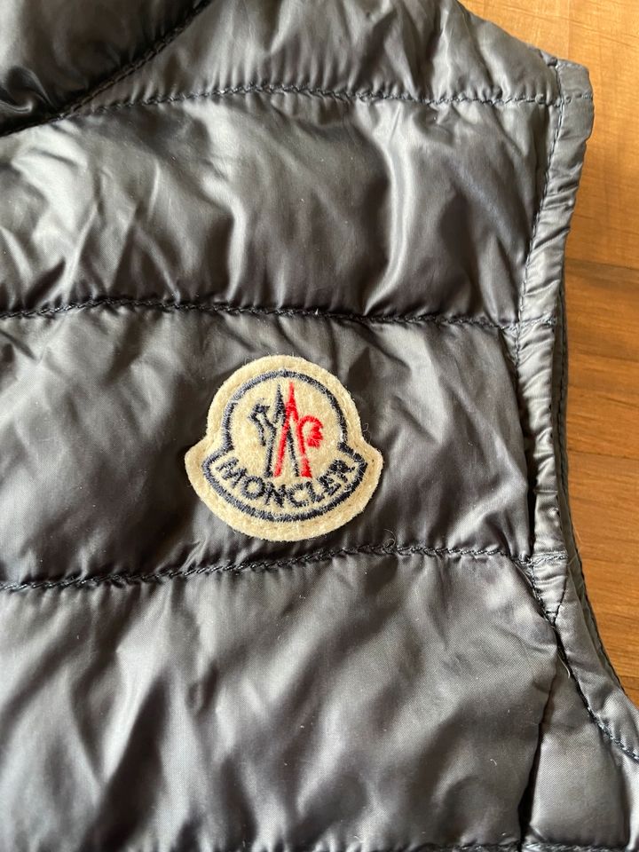 Original Moncler Weste top Zustand in Düsseldorf