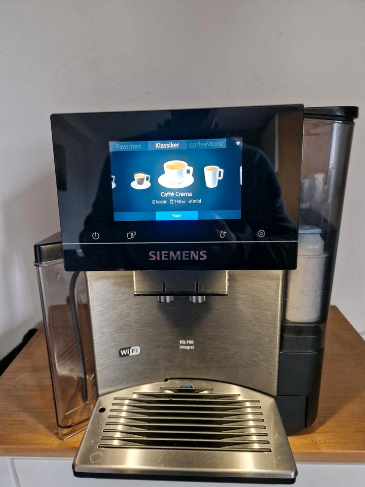 Verkaufe einen Siemens EQ700 integal Kaffeevollautomat in Detmold