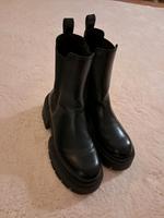 Stylische schwarze Chunky Boots – kaum getragen! Frankfurt am Main - Nordend Vorschau