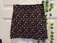 Gr.38(M) schwarz/roter Blümchen Rock H&M Damenkleidung Niedersachsen - Schladen Vorschau