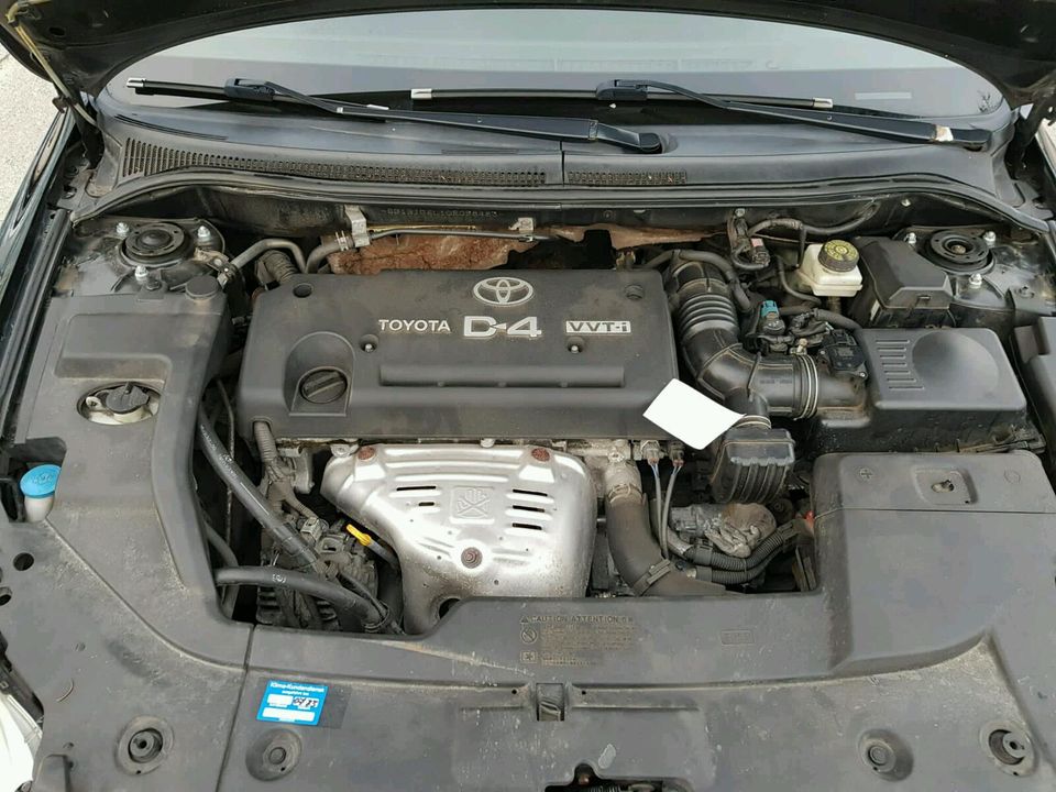 Toyota Avensis 2.0 TÜV NEU*8-FACH*AHK*NAVI*TEMP in Herbrechtingen