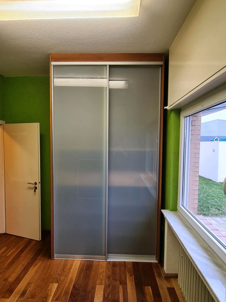 Kleiderschrank 3x1,6x0,7m Eiche Massiv Modern in Dortmund