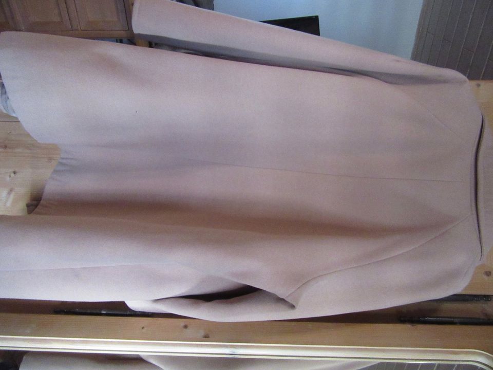 Beiger Mantel von Ulla Popken, Größe 58/60 zweimal getragen in Schleiden