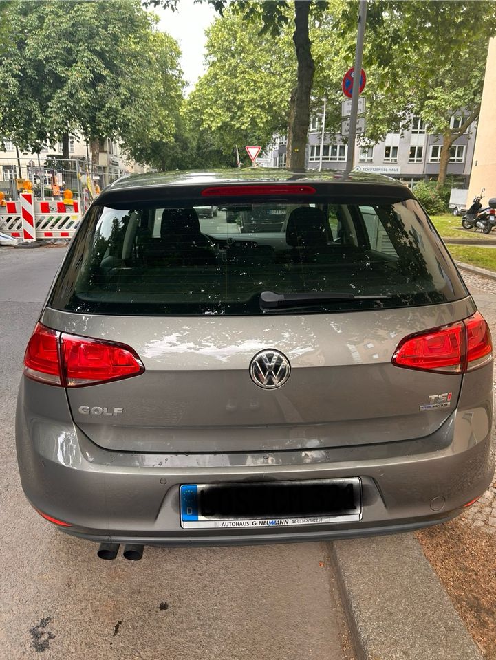 VW Golf VII 1.4 TSI BMT Comfortline grau in Berlin