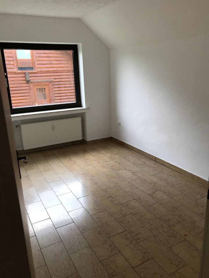 Moderne 3,5 ZKB auf ca. 80m² Dachgeschoßwohnung in Weitefeld in Weitefeld