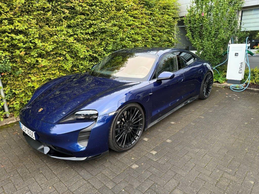 Abbildung des Autos Porsche Taycan Turbo