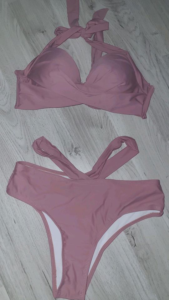 Bikini in rosa flieder in Alsleben (Saale)