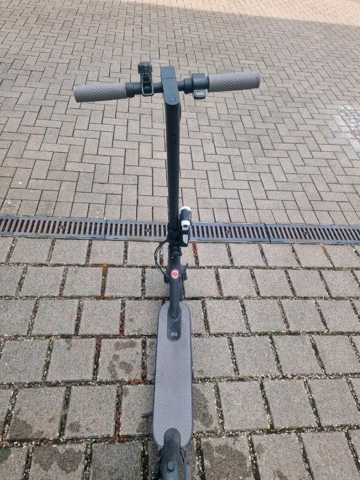 Roller, E Scooter xiaomi,  neuwertig in Dietzenbach
