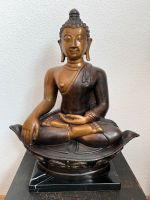 Sitzender Buddha auf breiten Thron. Bronze 40cm Bayern - Neufahrn Vorschau