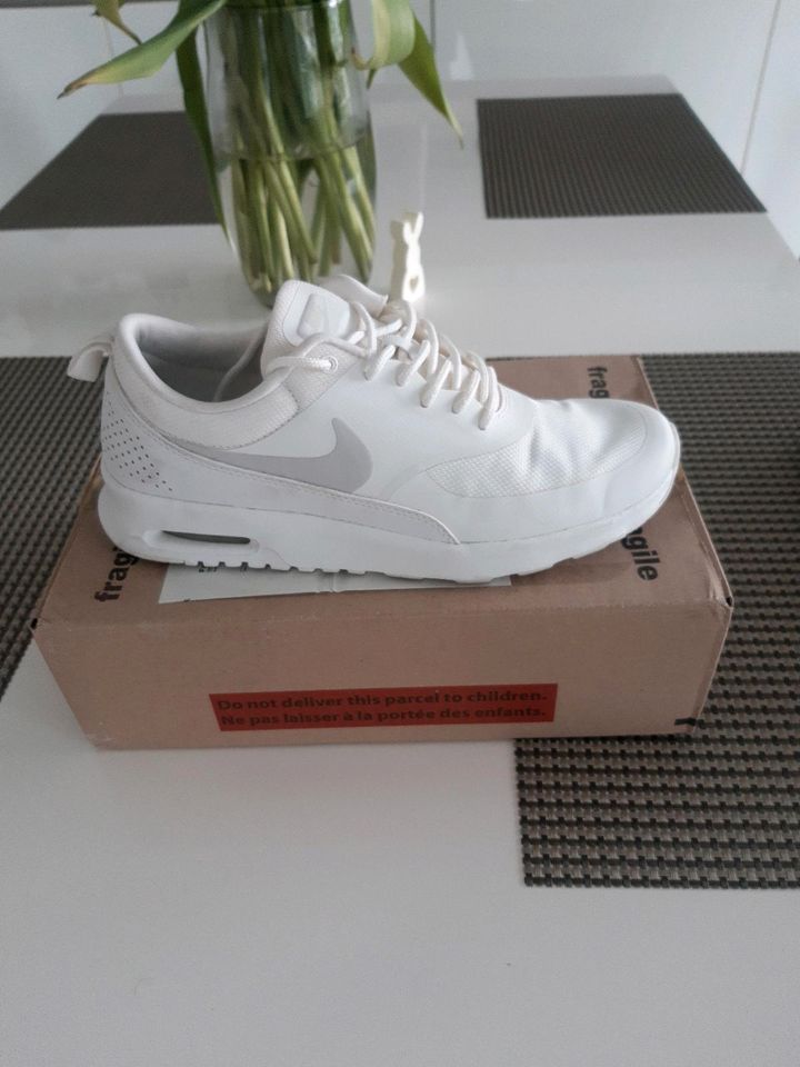 Nike Sneaker Damen Fast NEU Gr.39 in Langenhagen