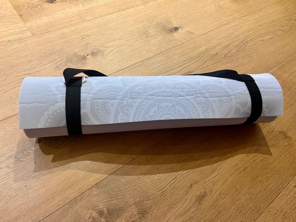 Hall crivit - mit | eBay Kleinanzeigen Yogamatte Baden-Württemberg jetzt Schwäbisch Kleinanzeigen grau ist in Tragegurt 180x60