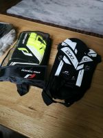 Torwart Handschuhe und Schienbeinschoner XL Nordrhein-Westfalen - Gummersbach Vorschau