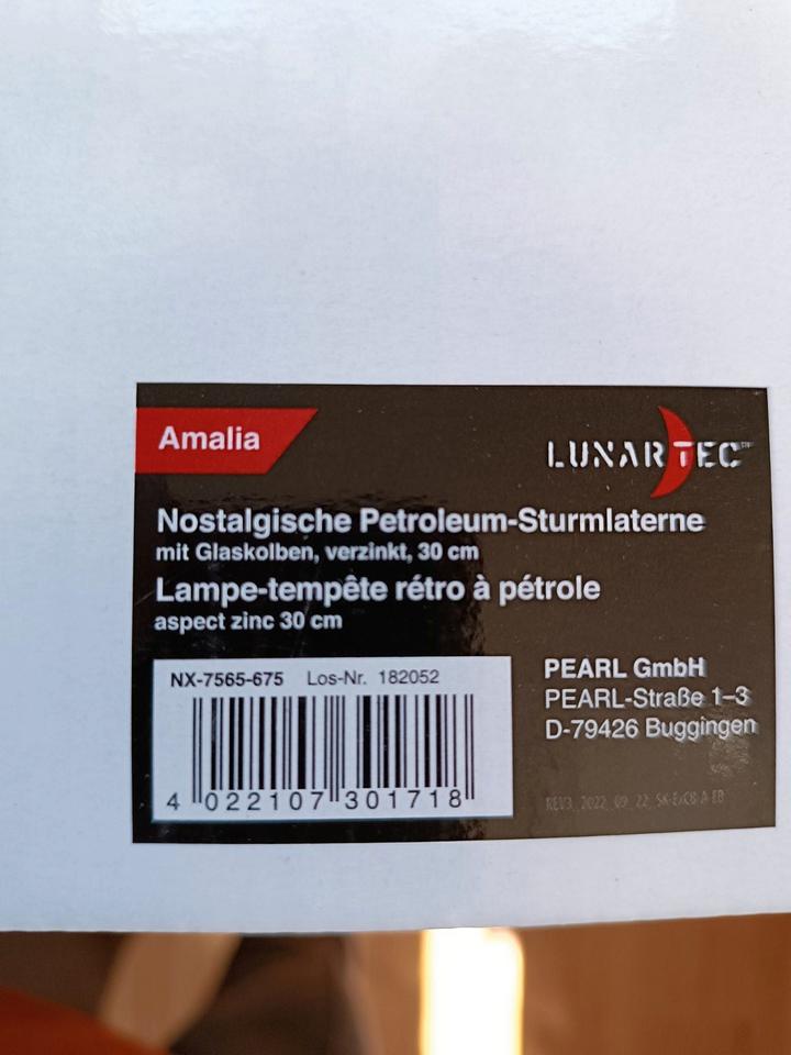 Petroleum-Sturmlaternen mit Glaskolben, verzinkt, 18,5 und 30 cm in Veilsdorf