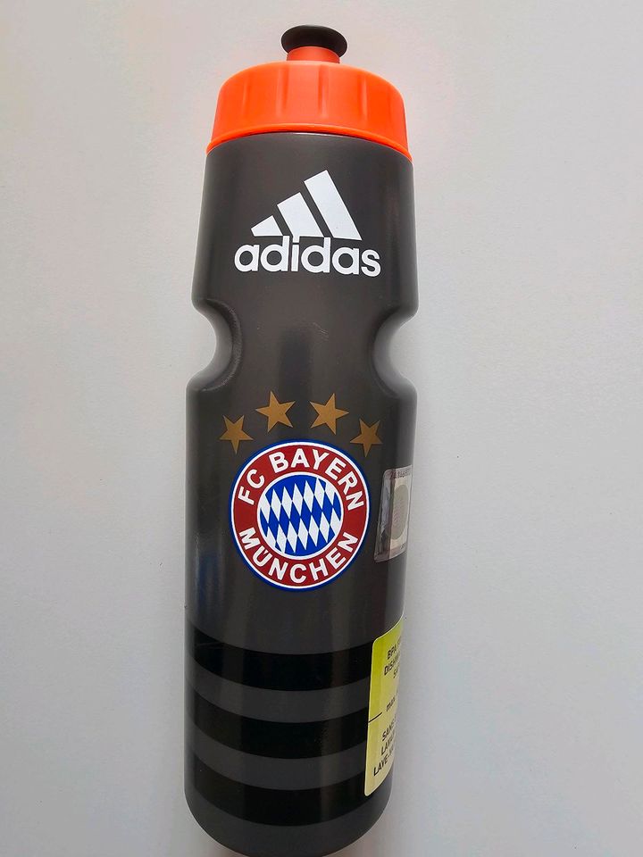 Trinkflasche ADIDAS FCBayern. in Leverkusen