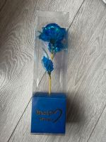 Verpackte blaue Kunstblume - Muttertagsgeschenk Bayern - Augsburg Vorschau