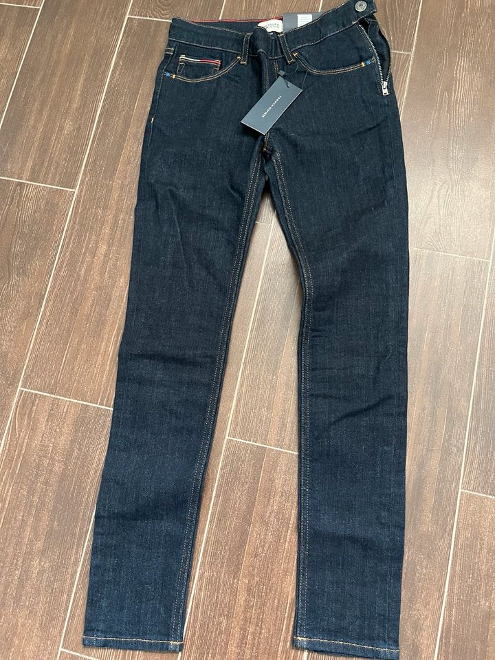 *NEU Jeans von Tommy Hilfiger Größe 152 in Gangelt