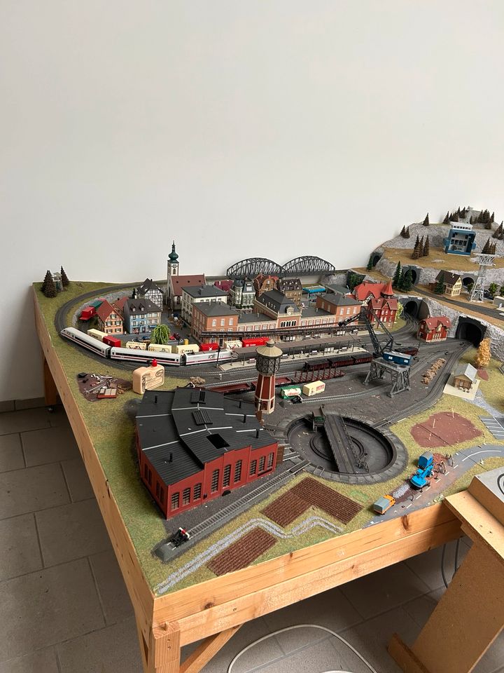 Komplette Märklin Eisenbahn Landschaft modelleisenbahn in Karlsruhe